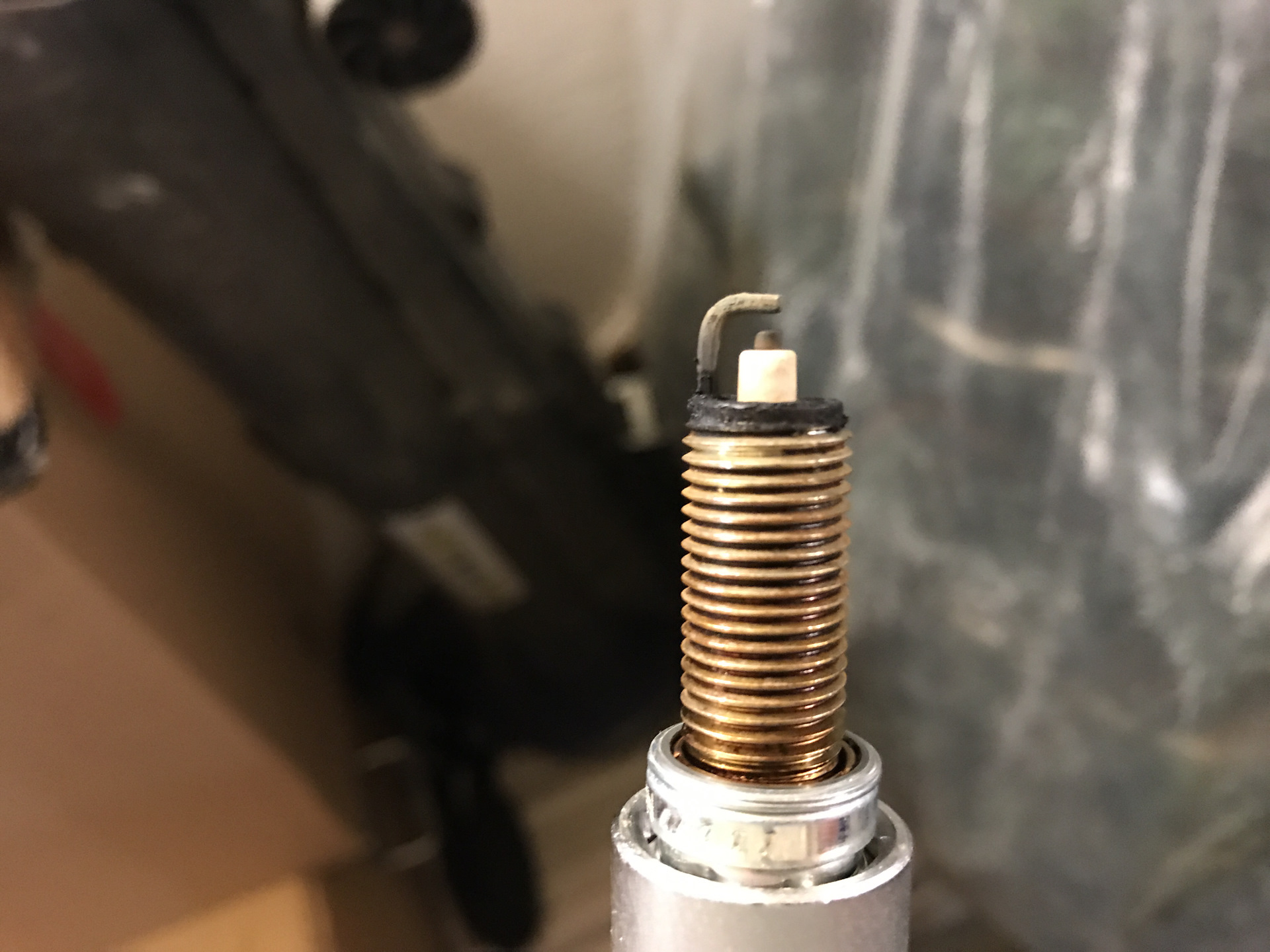 можно ли на горячую менять свечи