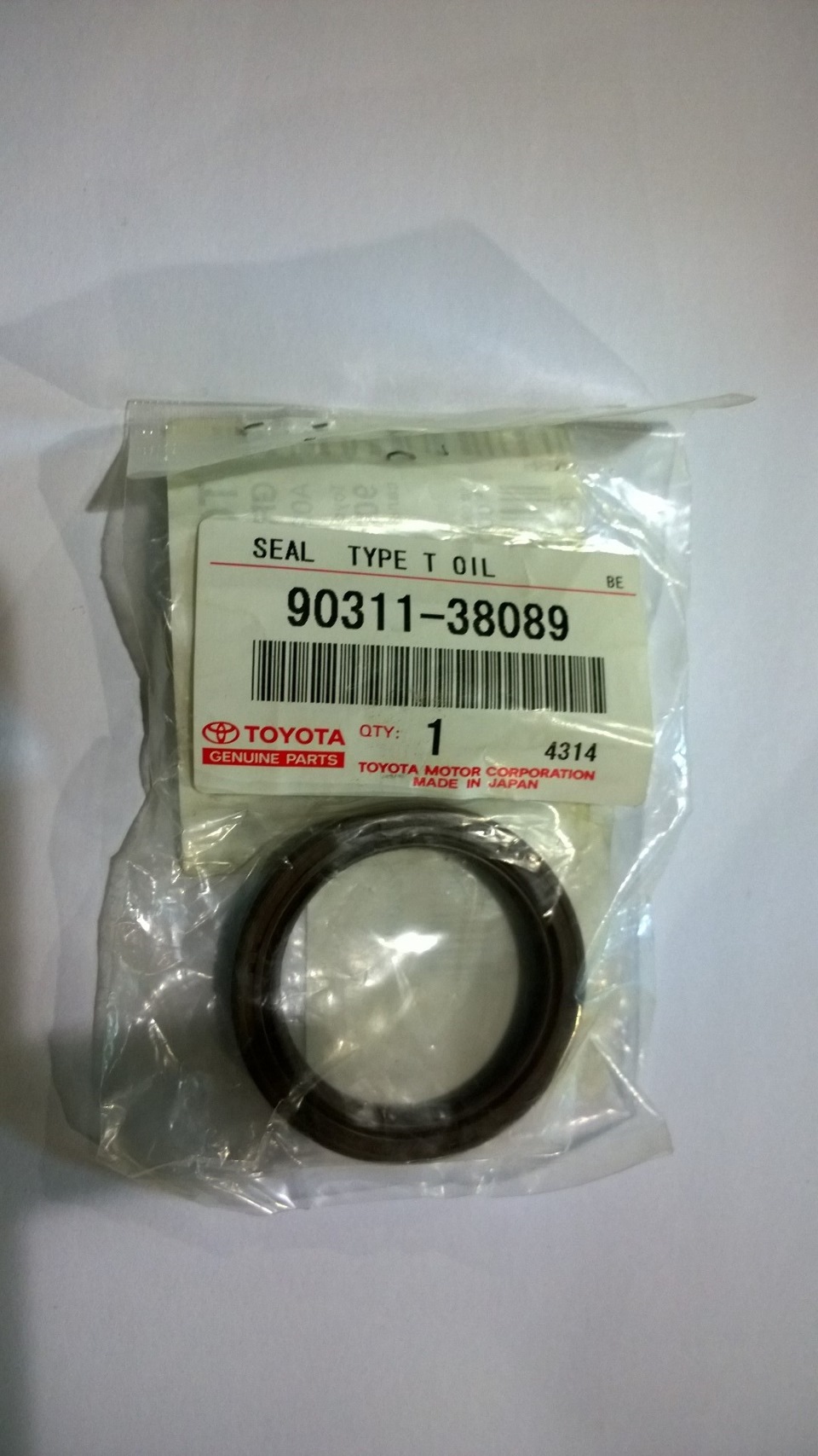 Передний сальник коленвала тойота королла 150 1. Toyota 90316-37001 сальники прочие. Тойота королла е120 сальник коленвала. Сальник коленвала задний 90316-37001. Сальник коленвала королла 120.