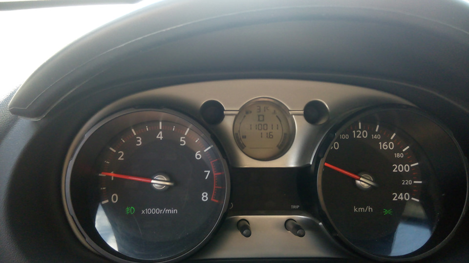 Инверсия дисплея приборной панели — Nissan Qashqai (1G), 2 л, 2008 года ...