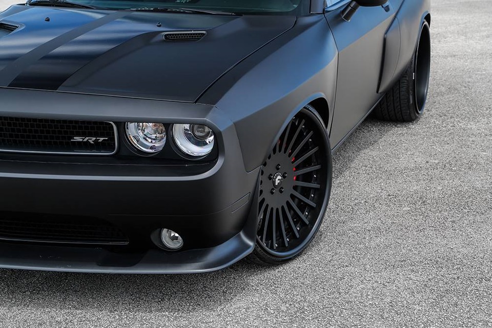 Dodge Challenger srt8 черный матовый