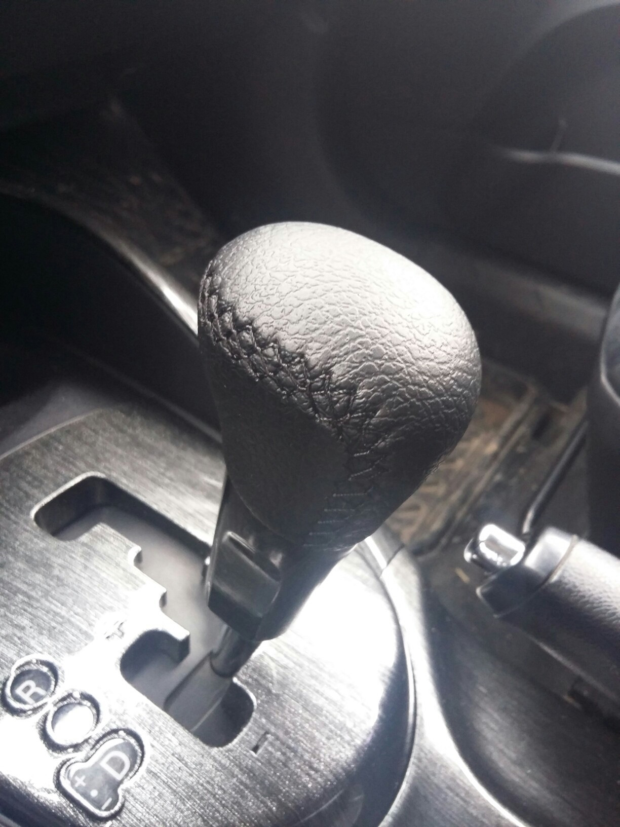 Как снять ручку кпп митсубиси аутлендер Кожа. Далее. - Mitsubishi Outlander XL, 2,4 л, 2007 года стайлинг DRIVE2