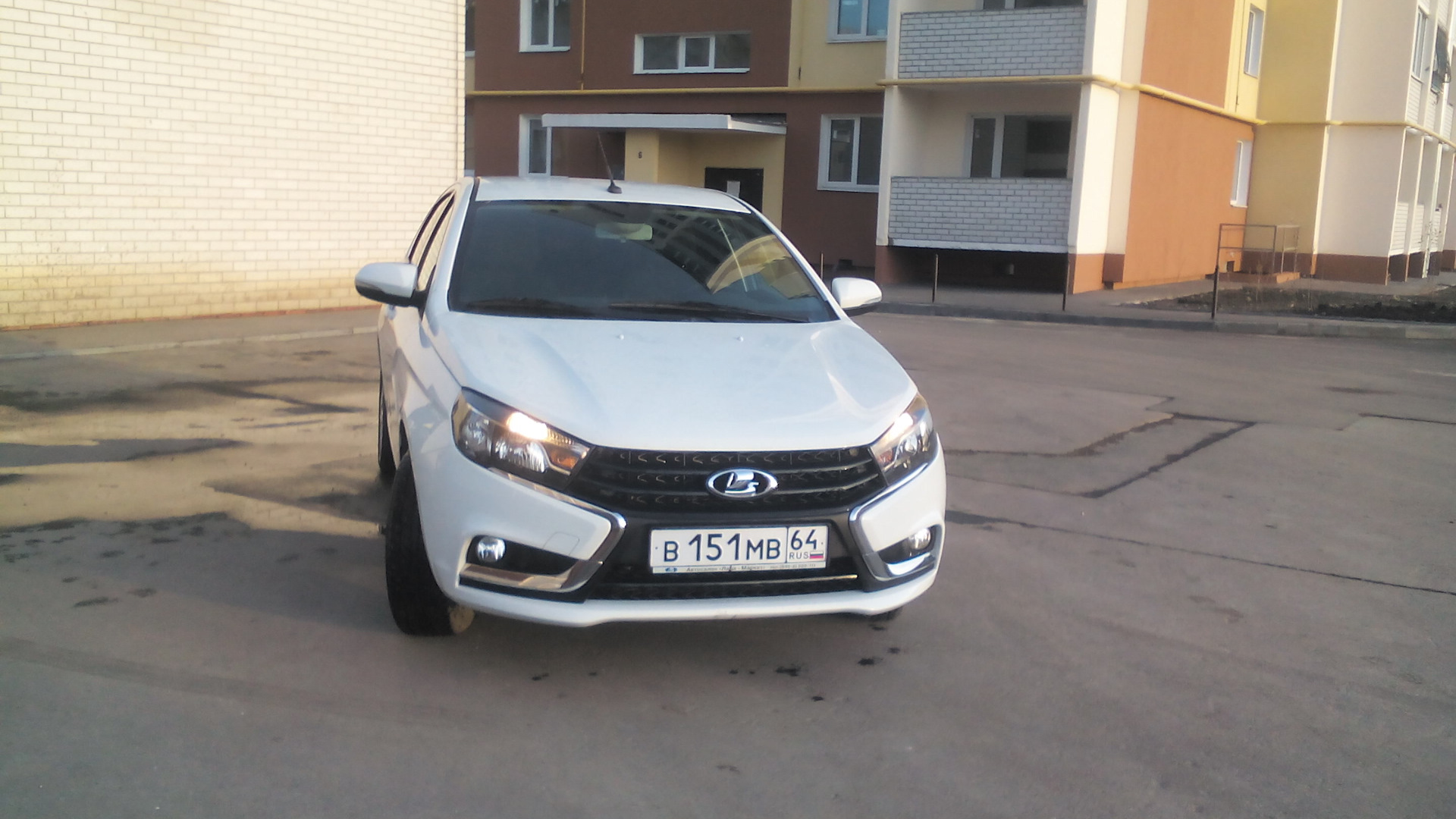 Lada Vesta 1.6 бензиновый 2016 | White urban на DRIVE2