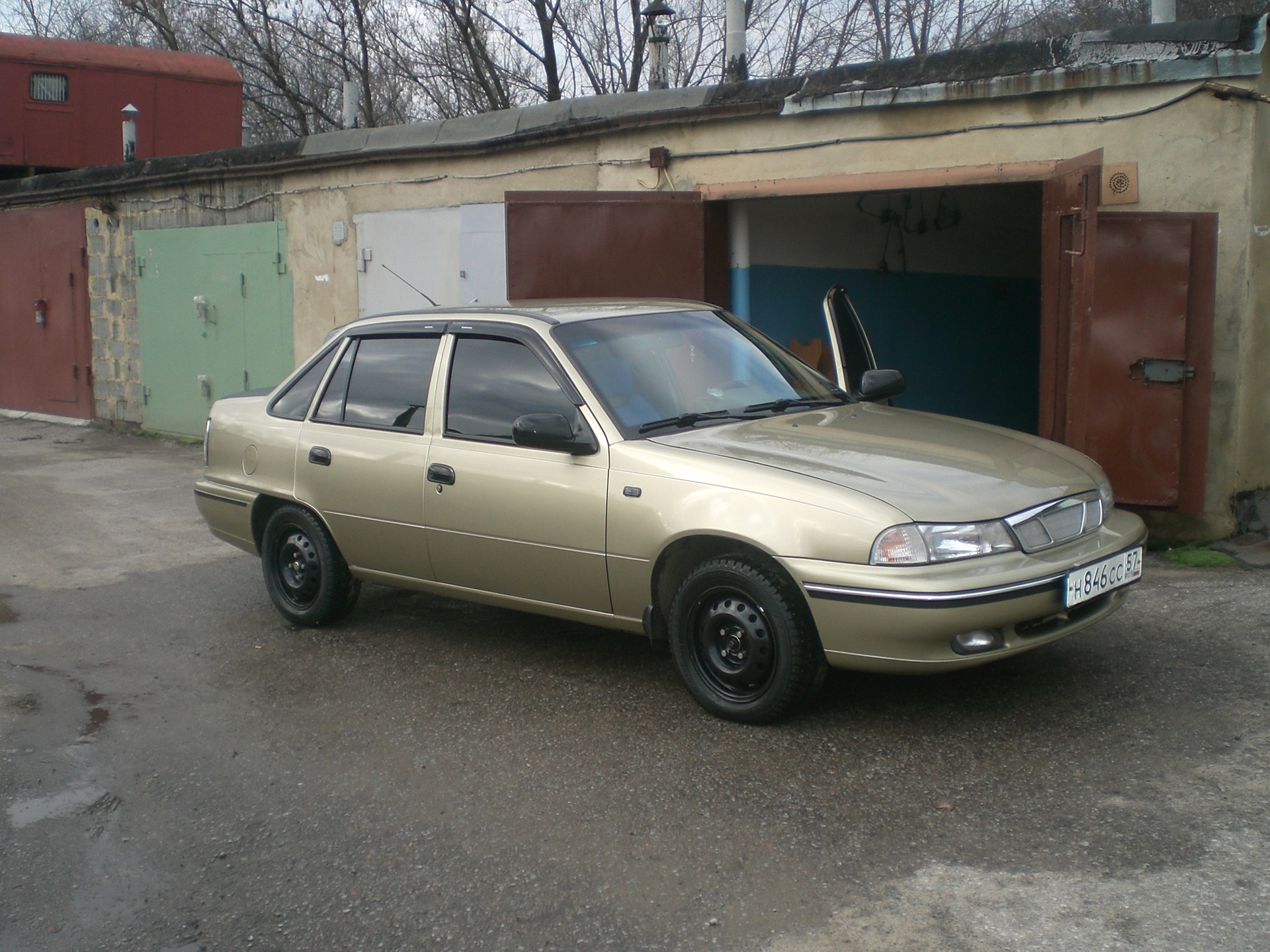 Daewoo Nexia n100 золотистая