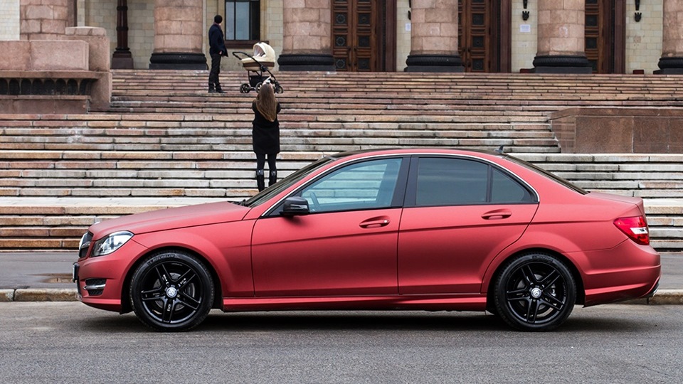 Класс красные. Mercedes c180 Red. W204 Red. W204 Candy Red. Матовый Мерседес c180.