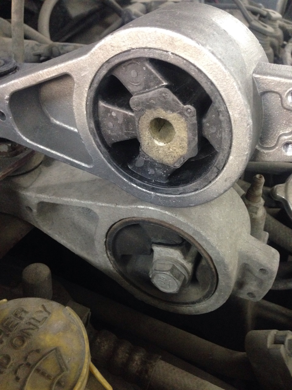 Замена верхней подушки двигателя. — DRIVE2