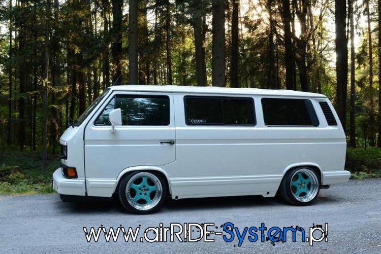 Т 3 лет. Volkswagen Transporter t3 белый. Volkswagen Transporter t3 колеса р18. Диски для Volkswagen Transporter t3. Заниженный Volkswagen Transporter t3.