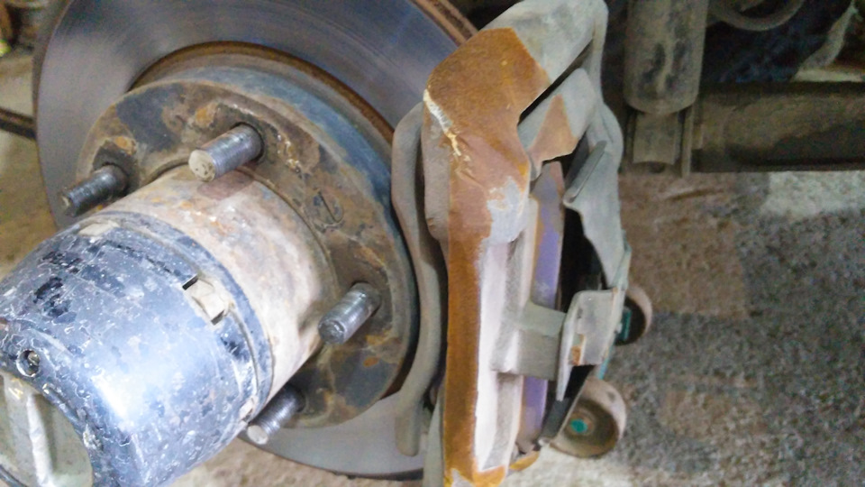 Ремонт заклинившего левого переднего суппорта. — УАЗ 315195 Hunter, 2,4 ...