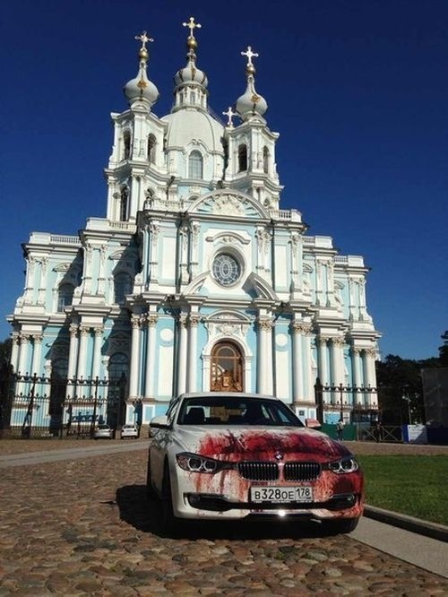 Освещение автомобиля в церкви