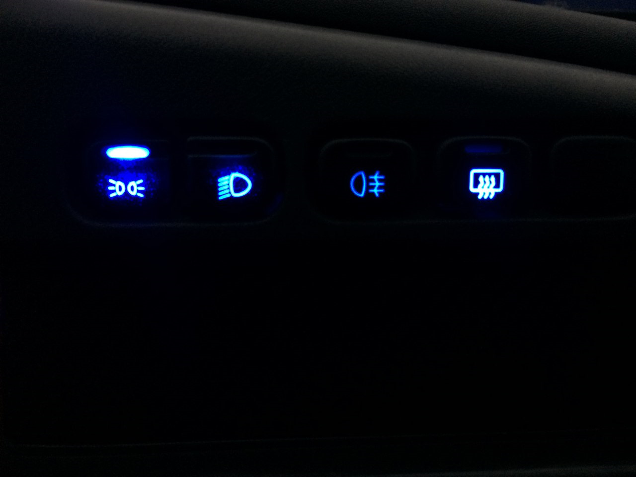 Пересвет кнопок 2110 европанель. Подсветка кнопок ваз 2110. Кнопки с пересветом ваз 2114. Пересвет кнопок ваз 2107. Пересвет кнопки противотуманных фар ваз 2110.