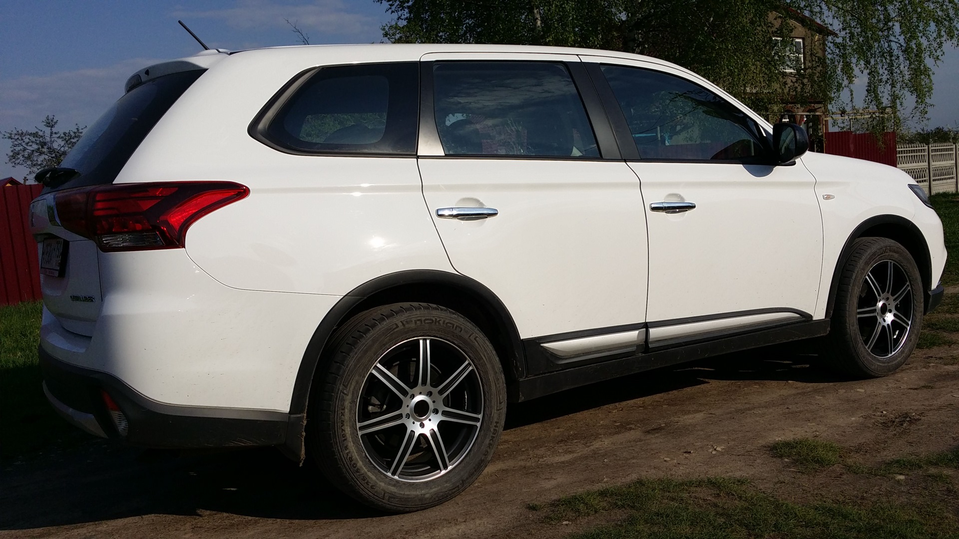 Колеса outlander 3. 245/50 R19 Outlander 3. 235/50 Р19 Аутлендер. Mitsubishi Outlander 3 r18. Outlander 3 235 55 r18.