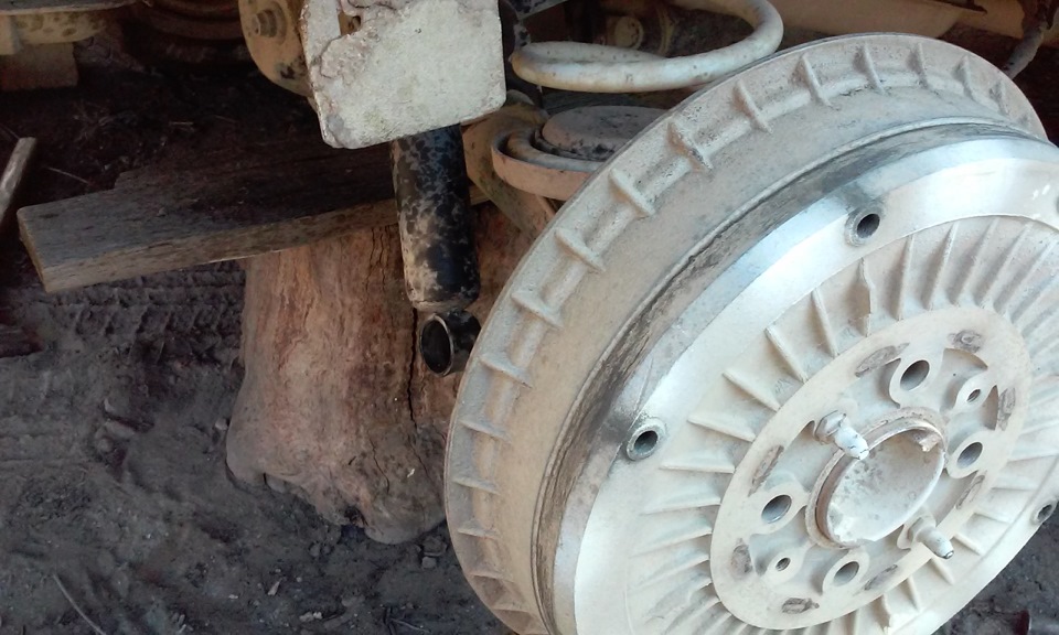 Замена задних амартзаторов, резинок и фтулок на тягах — Lada 21051, 1,2 ...