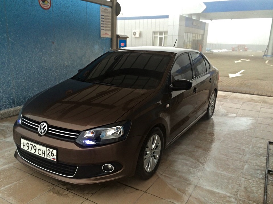 Volkswagen Polo 2015 черный тонированный