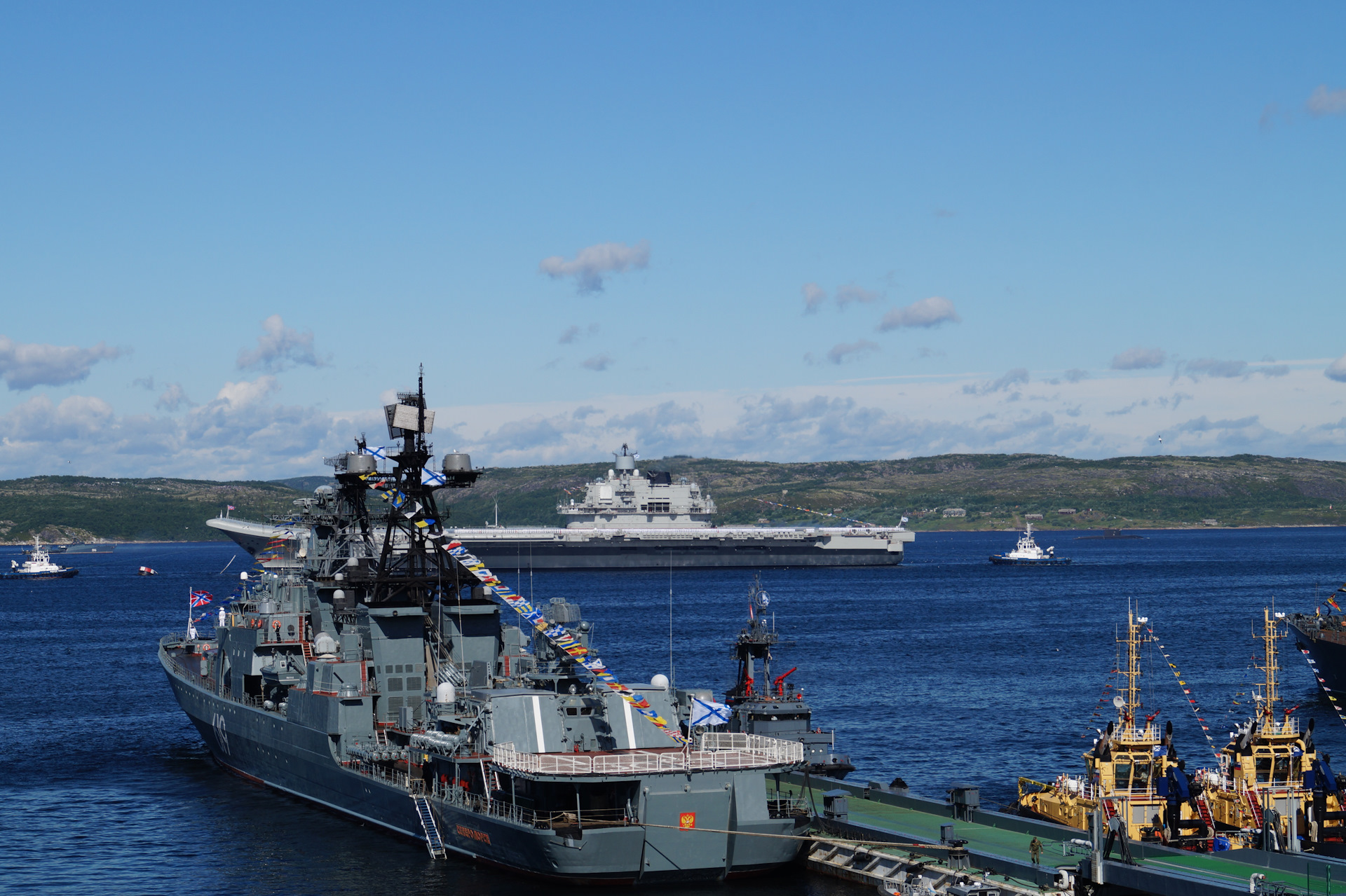 Североморск сегодня. Североморск столица Северного флота. Морской флот Североморск. Порт ВМФ Североморск. Военно-морская база Североморск.