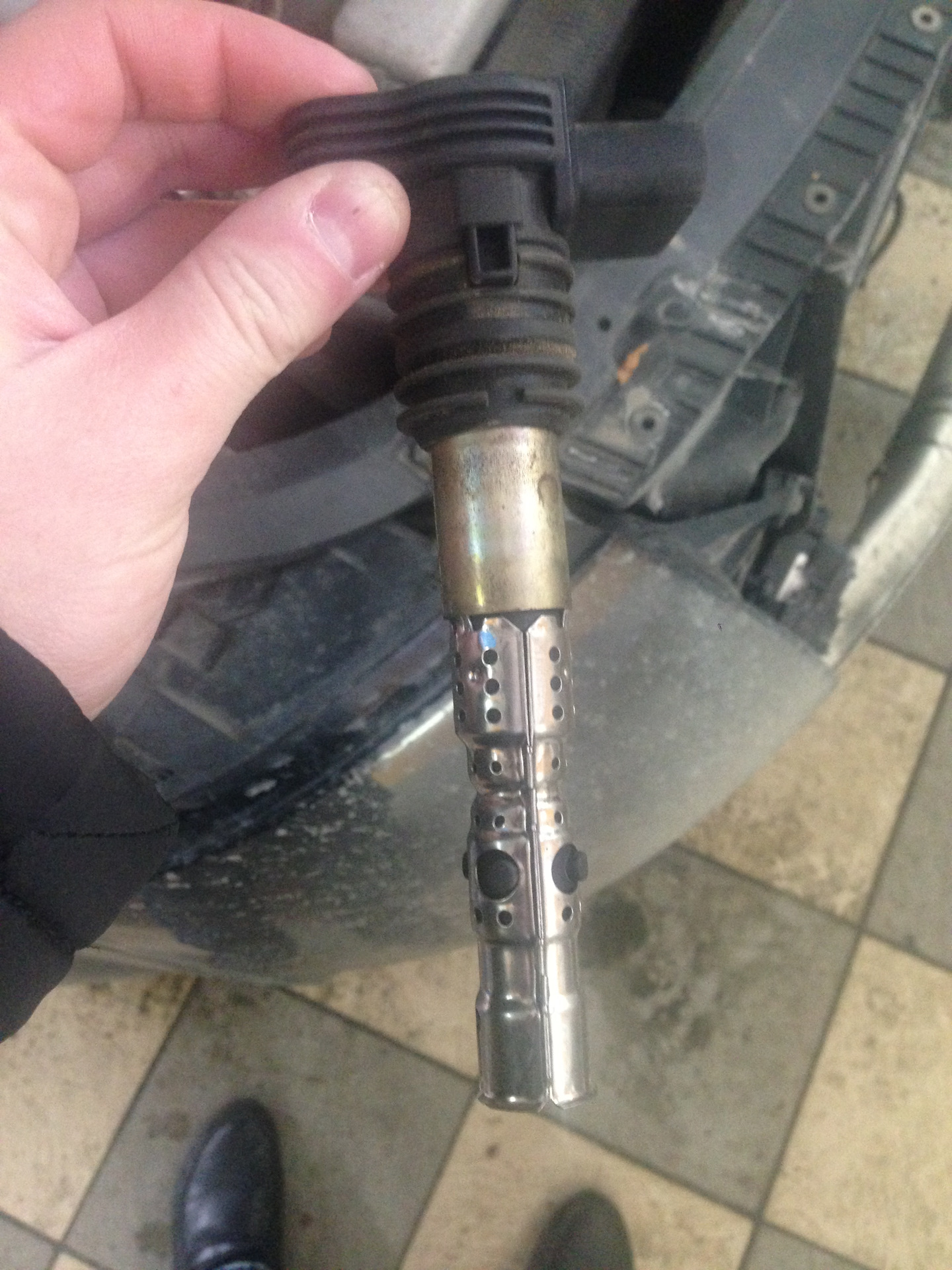 сгорела катушка зажигания. 6. катушка зажигания солярис 1. накрылась катушка зажигания tiguan. сгорела катушка зажигания.