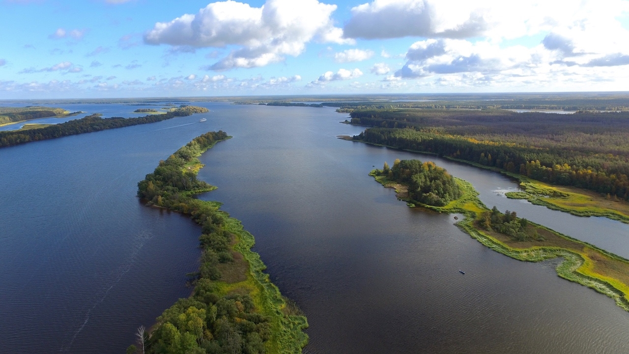 Волга кимры. Река Волга Кимры. Вода река Волга Тверская область г Кимры. Природа Кимры Волга Кофтырь. Природа Кимры Волга Титово.