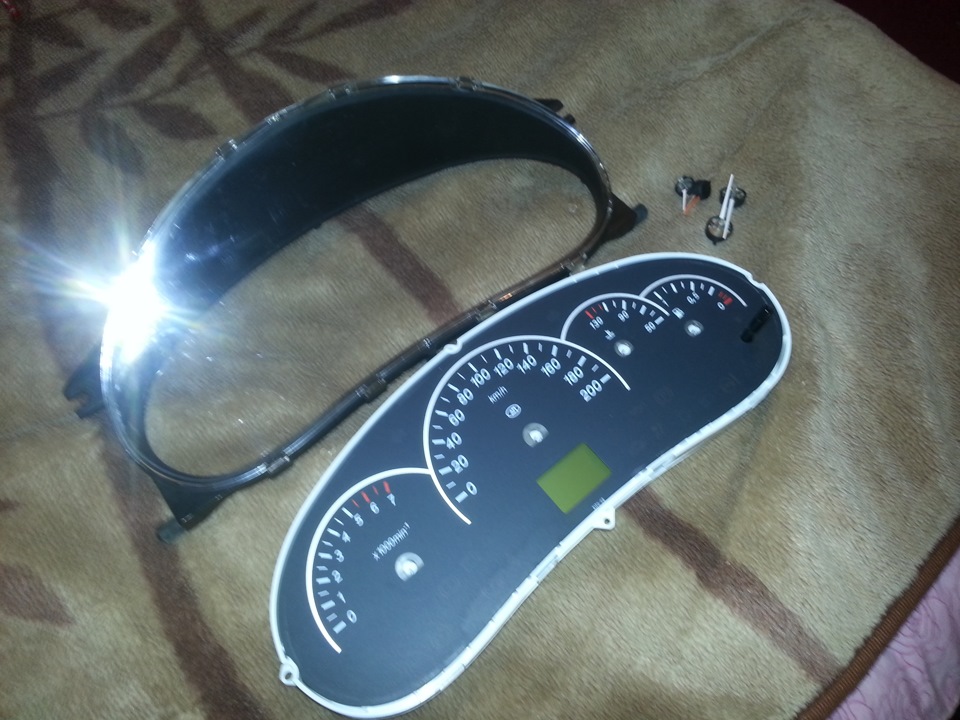 Маленькая переделка приборной панели (подробно) — Lada Приора седан, 1 ...