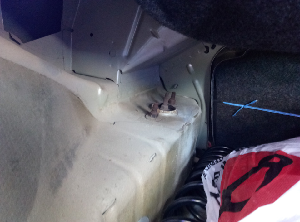 задние амортизаторы — неприятный стук — Dodge Stratus (2G), 2,4 л, 2001 ...