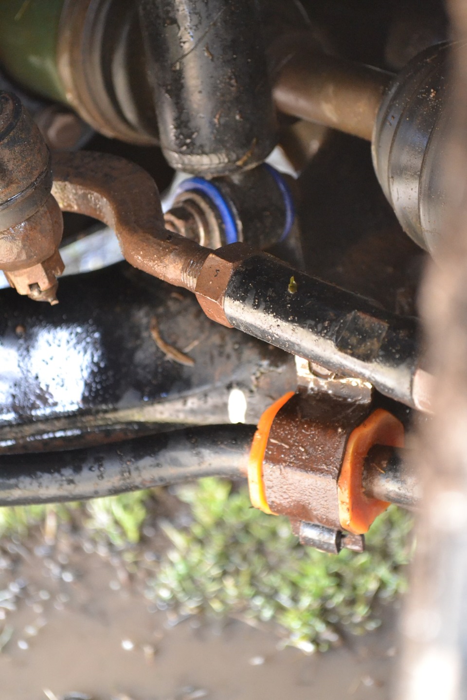 Полиуретан 3-01-3287 Втулка стабилизатора 2 шт. — Mitsubishi Pajero Sport (1G). Запчасти на фото: 3013287