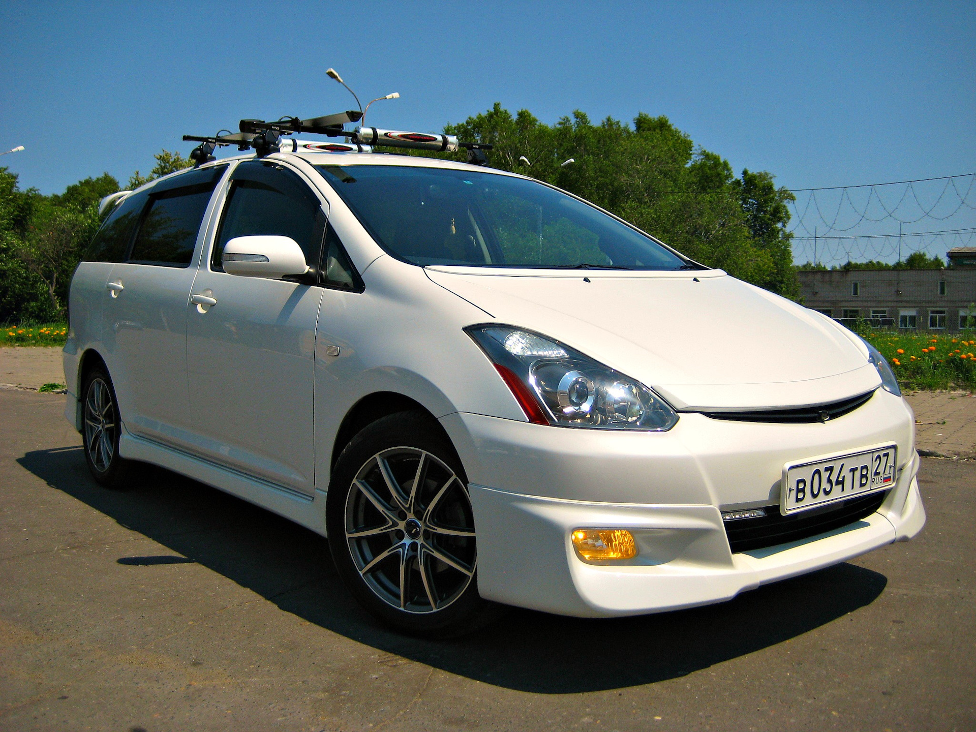 Покажи тойота виш. Toyota Wish 1. Тойота Виш 1.8. Toyota Wish 2005. Тойота Виш 2010.