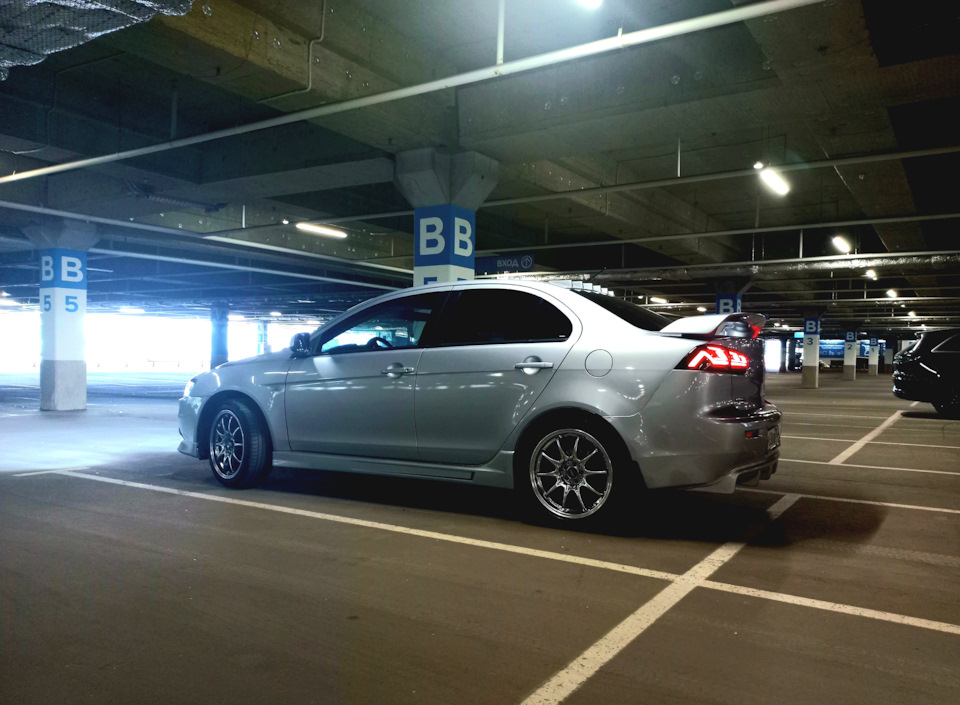 Mitsubishi Lancer x Evolution Silver