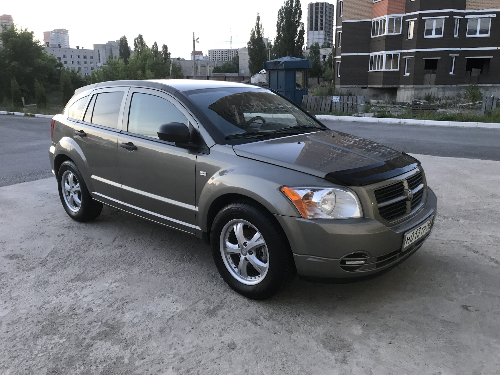 Dodge caliber отзывы. Dodge Caliber 1.8 2008. Dodge Caliber 1.8. Додж Калибер SЕ 2008. Додж Калибр 2008 серый.