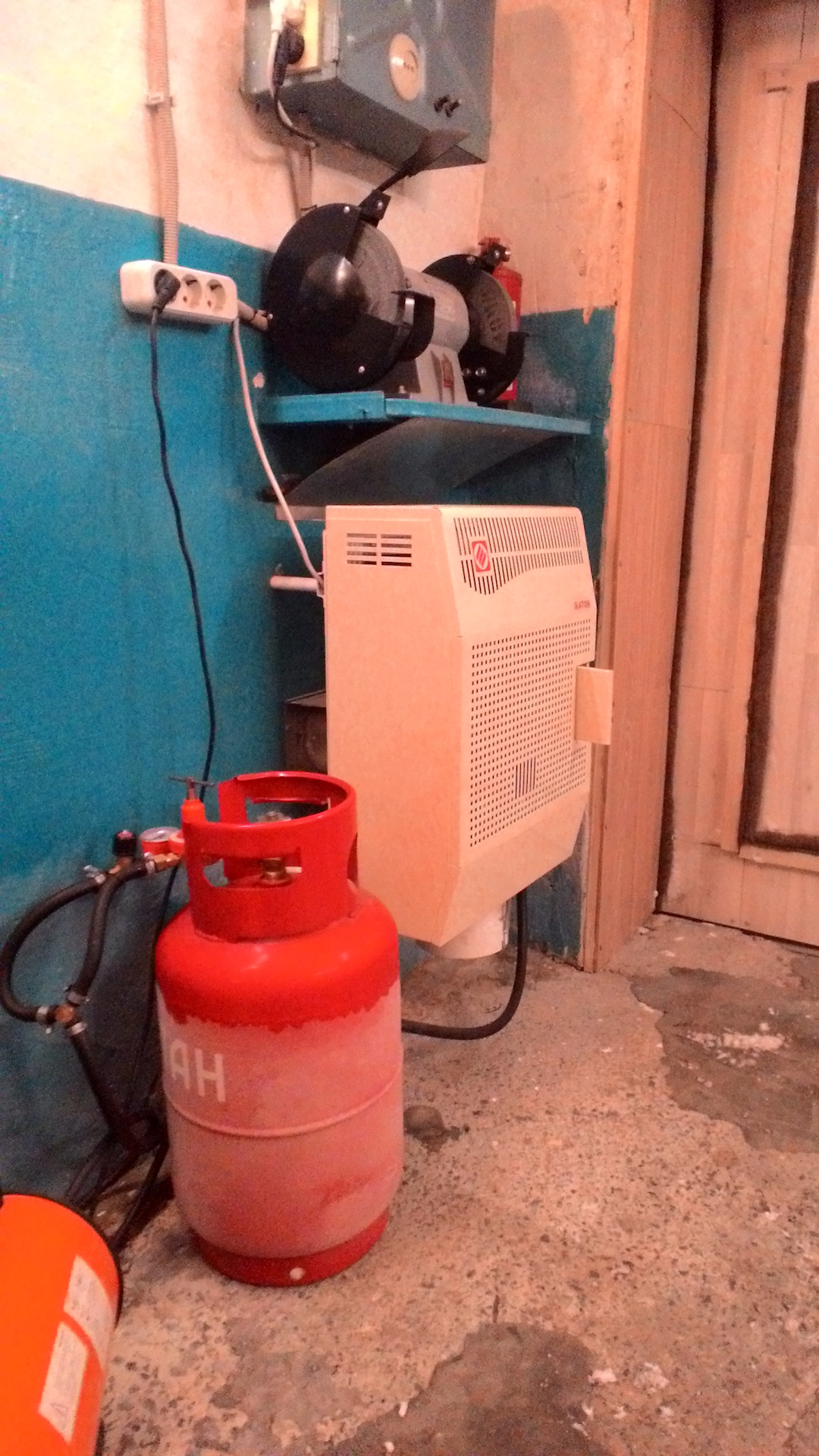 бесперебойник для котла схема подключения. работа газового котла при отключении электричества. автономное отопление гаража. котел неделька сова. бесперебойник для котла отопления с аккумулятором.