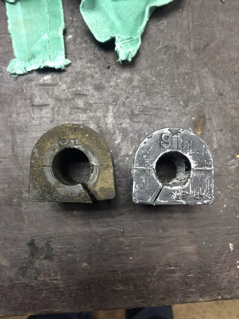 Замена задних втулок стабилизатора и диагностика ходовой — Toyota Camry ...