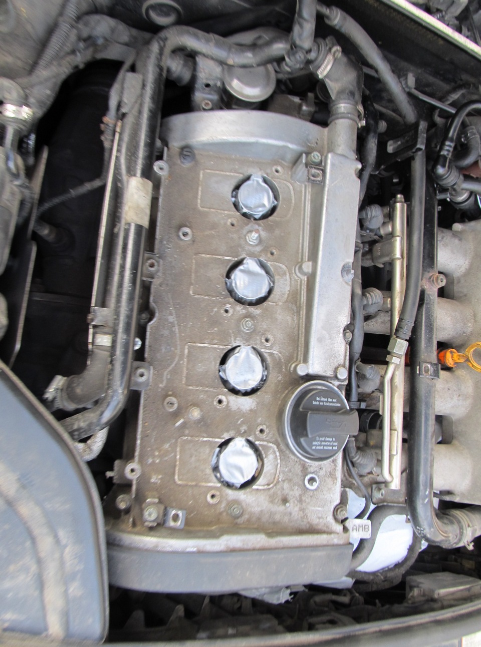 решил помыть двигатель, почистить дроссель и заменить Прокладку крышки ...