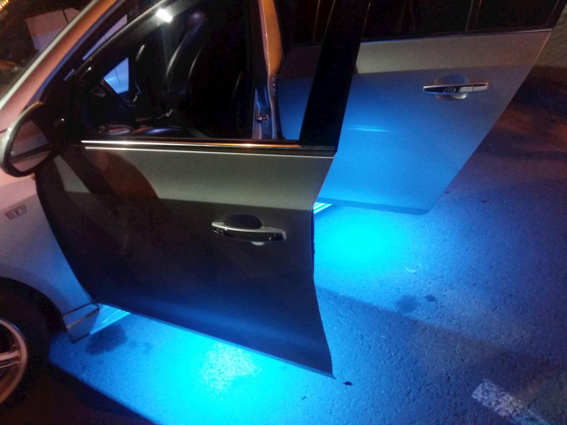 Подсветка машины при открывании двери