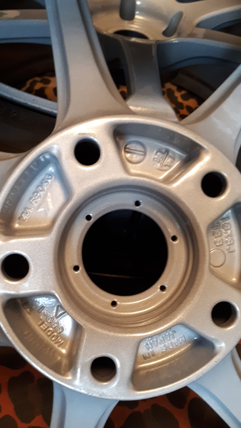 А покрашенная привалочная плоскость, что диск на станке идёт восьмеркой? — Honda Civic 4D (8G)