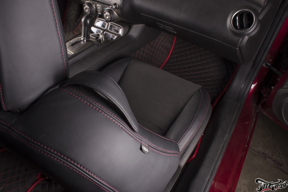 Chevrolet Camaro. Пошив потолка, сидений и руля. — FatTony на DRIVE2