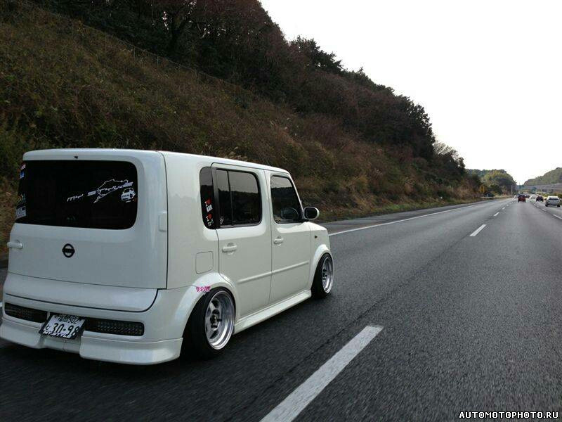 Nissan Cube z12 stance