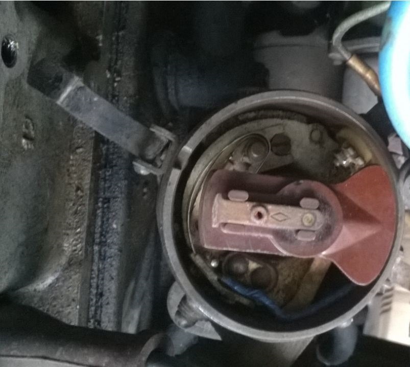 Зазор контактов трамблера уаз. Зазор трамблера уаз. Зазор контактов трамблера ваз 2101. Зажигание на уаз 402 двигатель карбюратор. Зазор трамблера уаз.