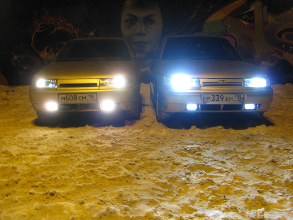 Ваз 2111 серебристая. Vs 2111. Vs 2111. Ваз 2111 сбоку. Ваз 2110 vs ваз 2115.