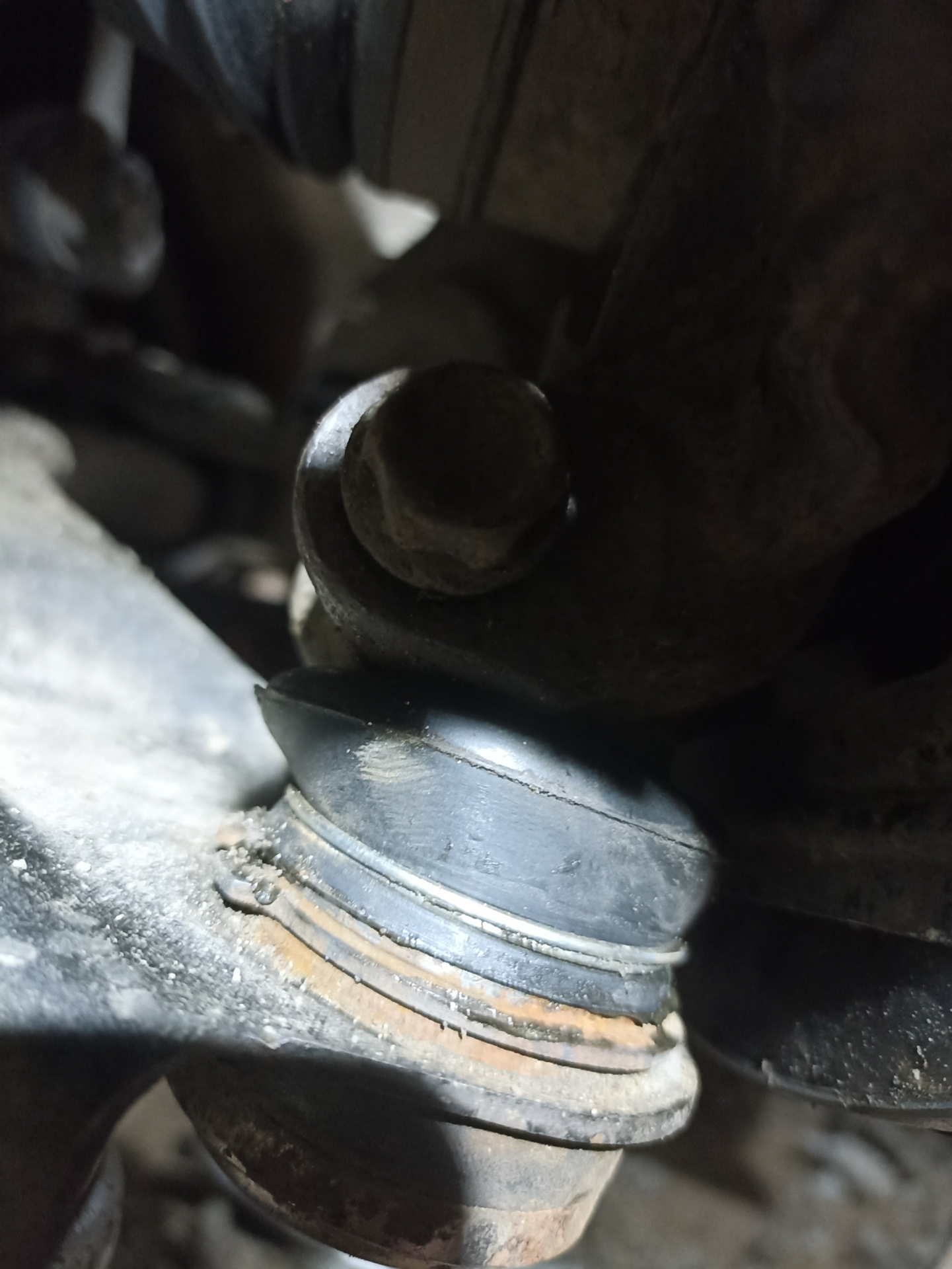 Замена пыльника шаровой опоры 555 — Mazda 3 (3G) BM, 1,5 л, 2014 года ...