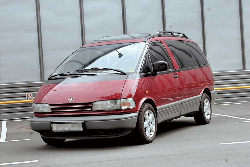 Toyota previa фото