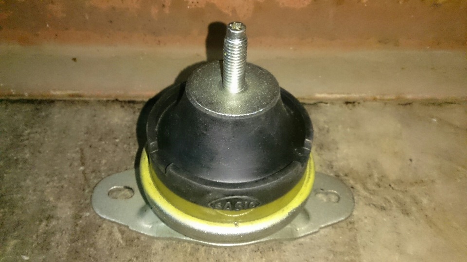 Замена нижней подушки двигателя — Peugeot 407, 2 л, 2006 года | своими ...