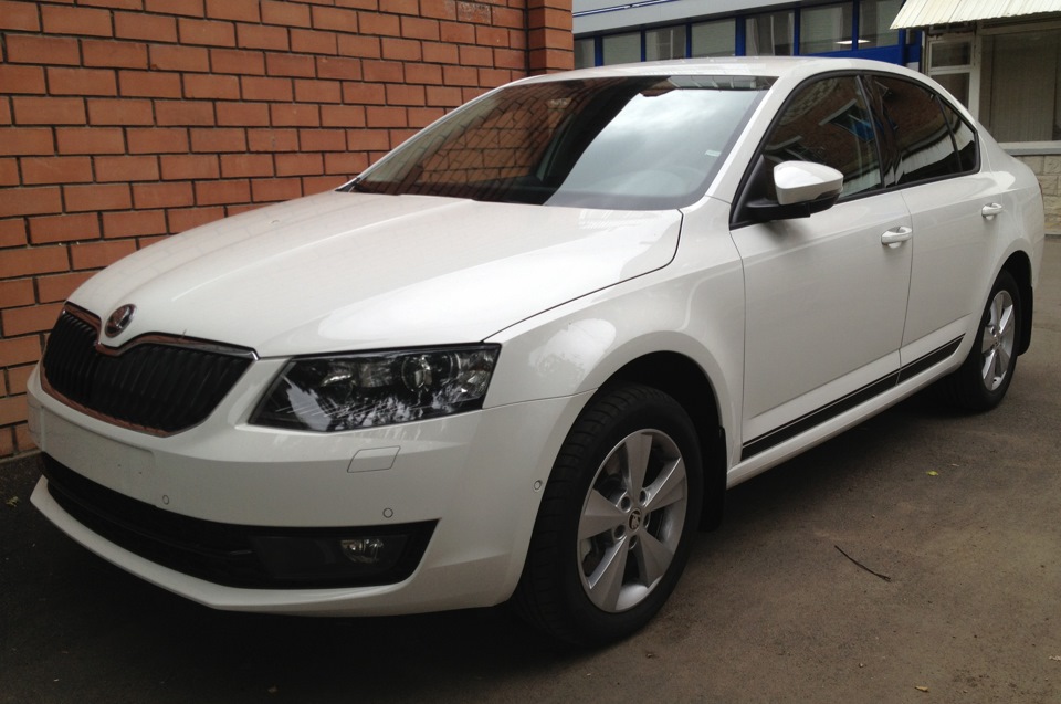 Зеркала выглядят странно =) Они автоматически складываются при закрытии машины. Опция отключается через Болеро. — Skoda Octavia A7 Mk3