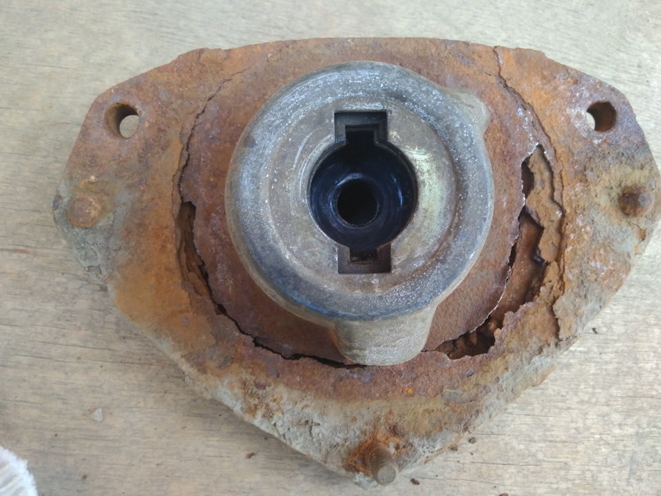 Пробило опору амортизатора — FIAT Tipo, 1,9 л, 1993 года | поломка | DRIVE2