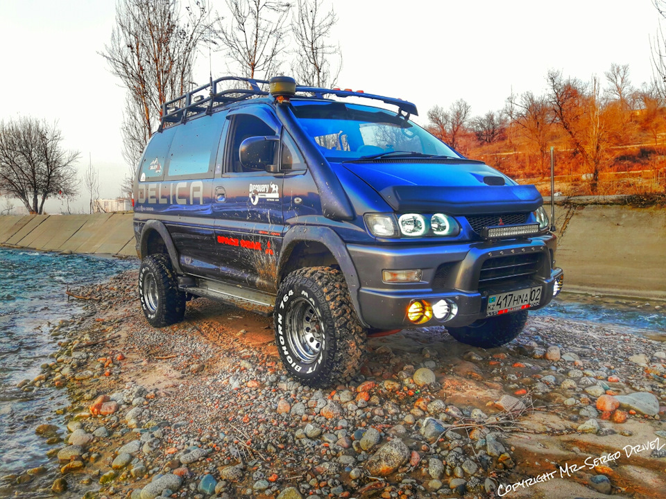 Проводили школьные каникулы! - Mitsubishi Delica (L400), 3 л, 2005 года покатушк
