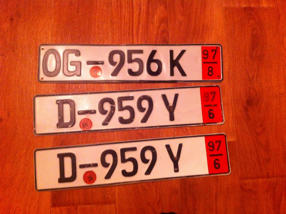 Номер с красным краем. Немецкие номерные знаки. Старые немецкие номера. Старые номера Германии. Германские транзитные номера.