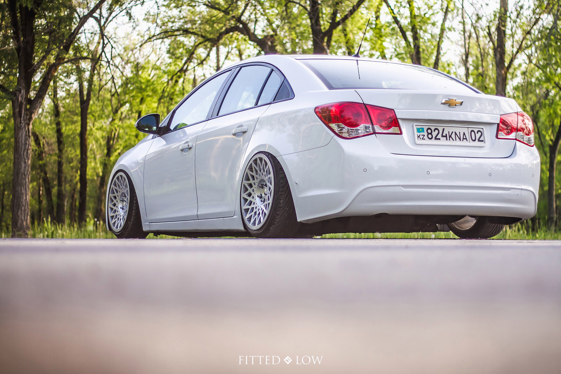 Chevrolet Cruze 2010 stance