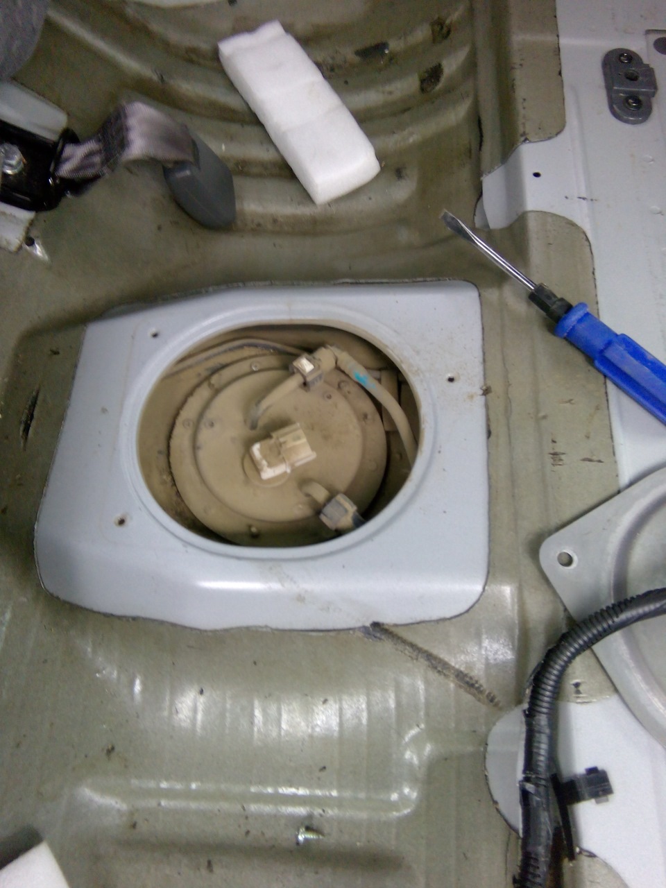 Заменил сеточку топливного насоса — KIA Spectra, 1,6 л, 2009 года ...