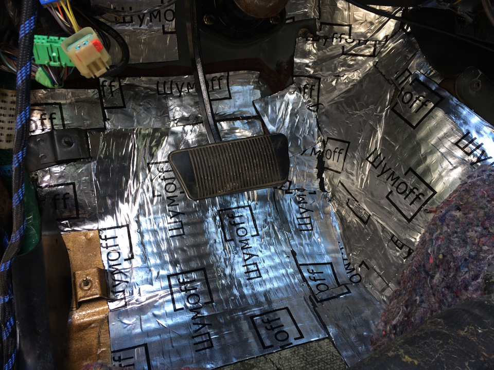 для удобства работы была снята педаль акселератора — Jeep Grand Cherokee (ZJ)