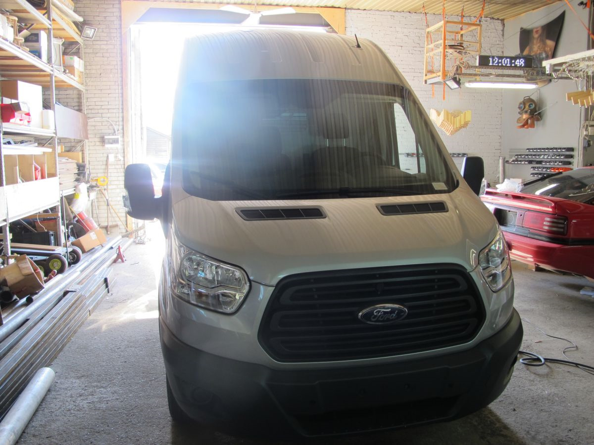 Ford Transit FWD.