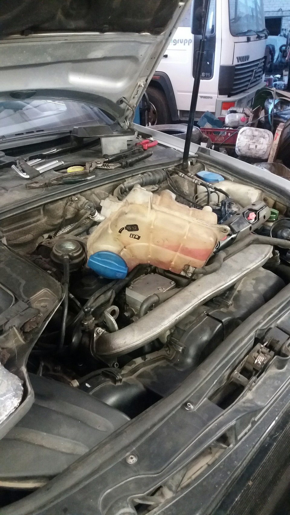 Потек антифриз — Audi A4 (B6), 2,5 л, 2001 года | запчасти | DRIVE2