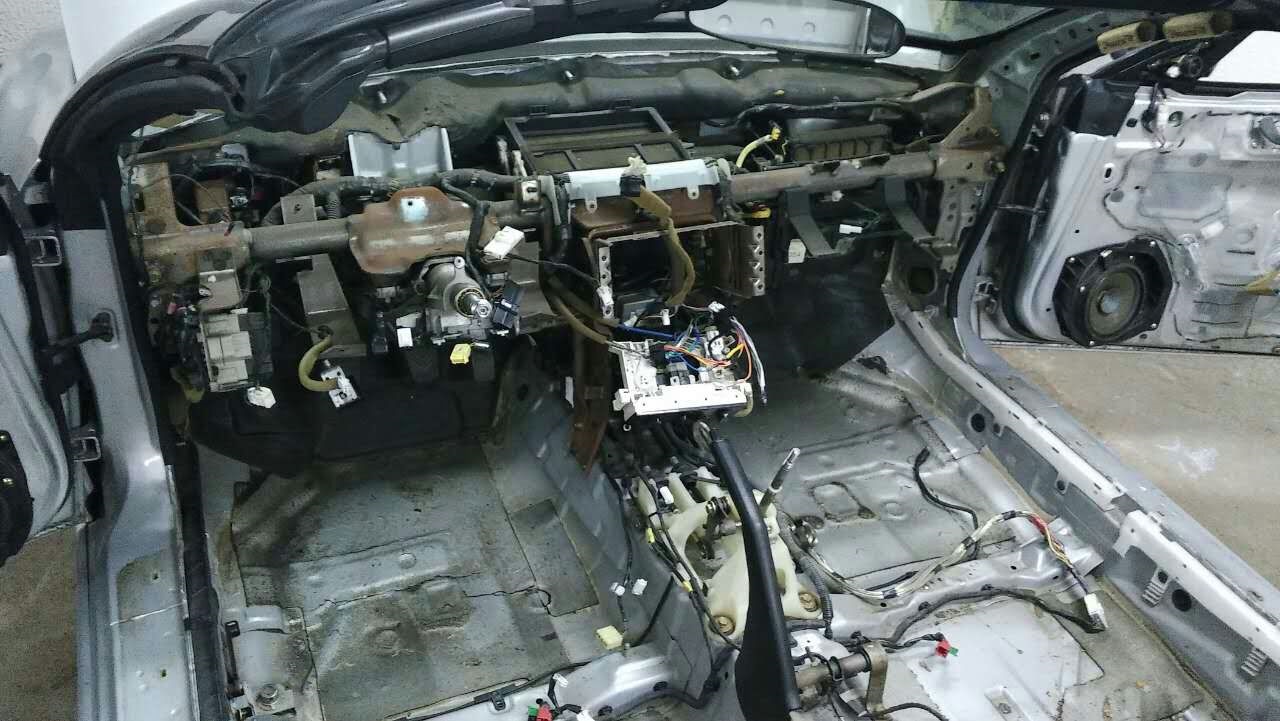 Шумоизоляция пола (разборка пола LancerX) - Mitsubishi Lancer X, 1,8 л, 2008 год