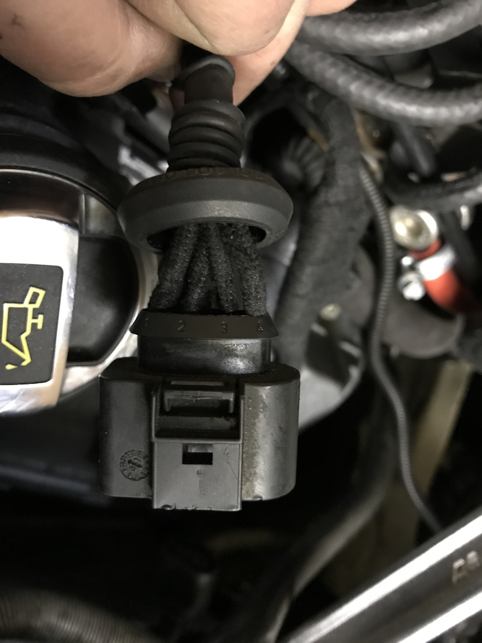 Перед тем как погрузиться в проблему в первый заход удалось заказать и купить всего только 2 ремкомплекта. По факту вскрытия принято решение менять все 6 разъёмов, в первый заход поменял 2, остальные временно прикрыл (на пару дней) — временным решением 😉жду заказа остальных 4-х наборов. — Audi Allroad (C5)