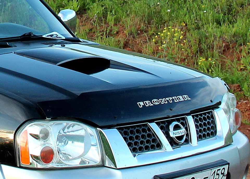Установка дефлектора капота \"мухобойки\" — Nissan Navara (1G), 2,5 л ...