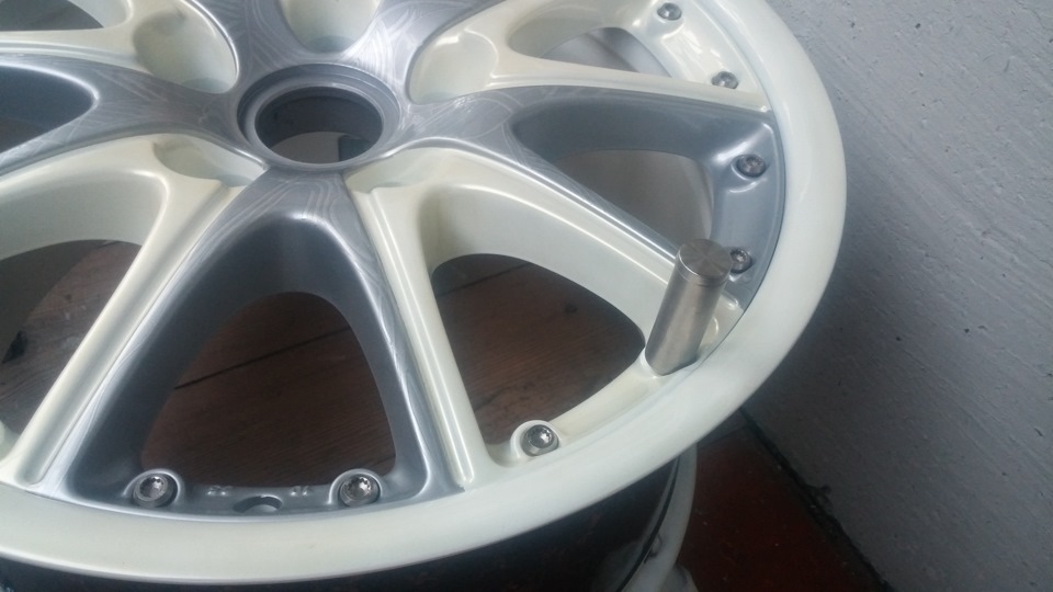 При дневном освещении. — Toyota Avensis II